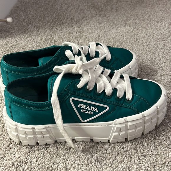 Authentic Prada green low top sneaker nylon - Picture 3 of 5